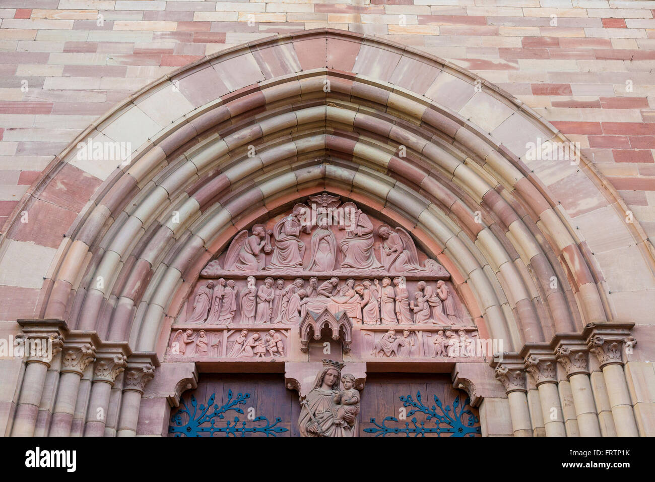 Flachrelief in der kirche saints pierre et paul im elsass elsass Fotos