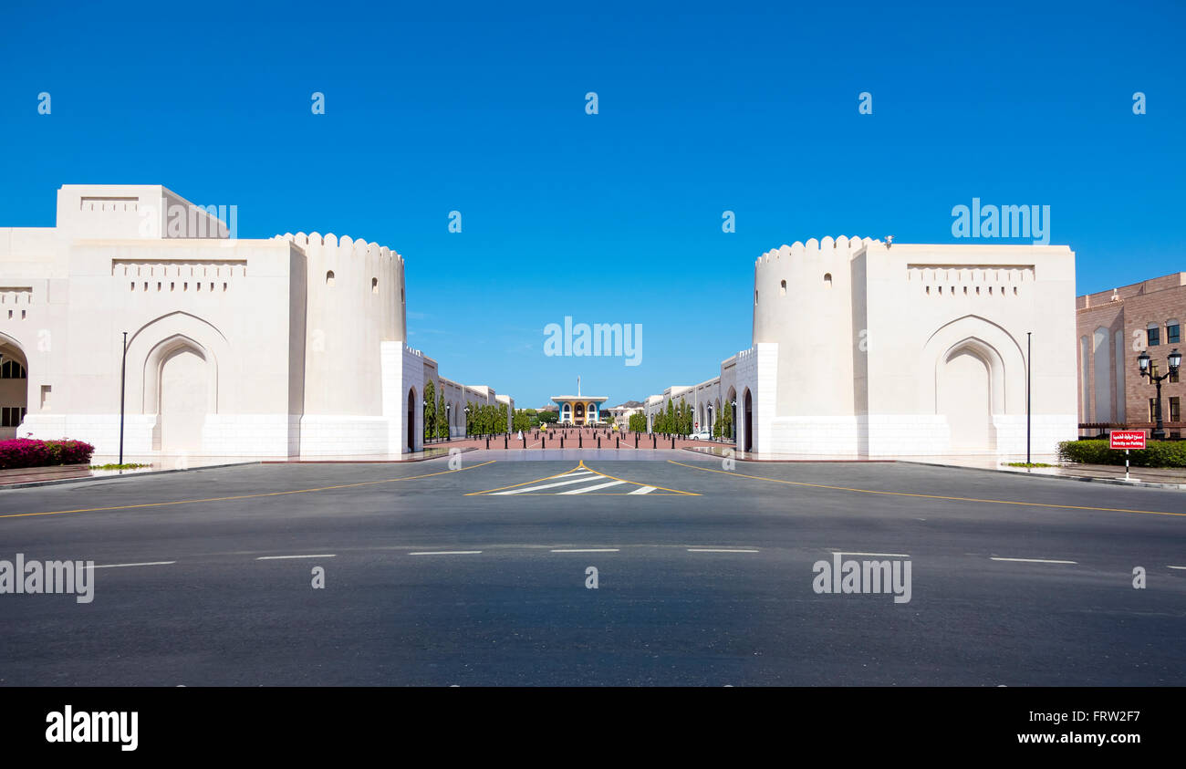 Oman, Maskat, Museum of Natural History und Al Alam Palast im Hintergrund Stockfoto