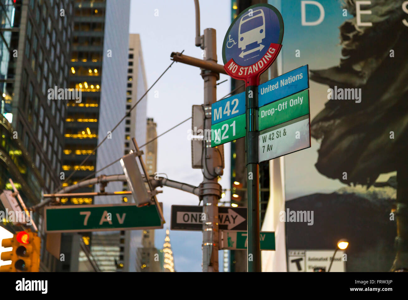 7 Zeichen Ave, No Bus stehend, Vereinten Nationen Street in Manhattan, New York City Stockfoto
