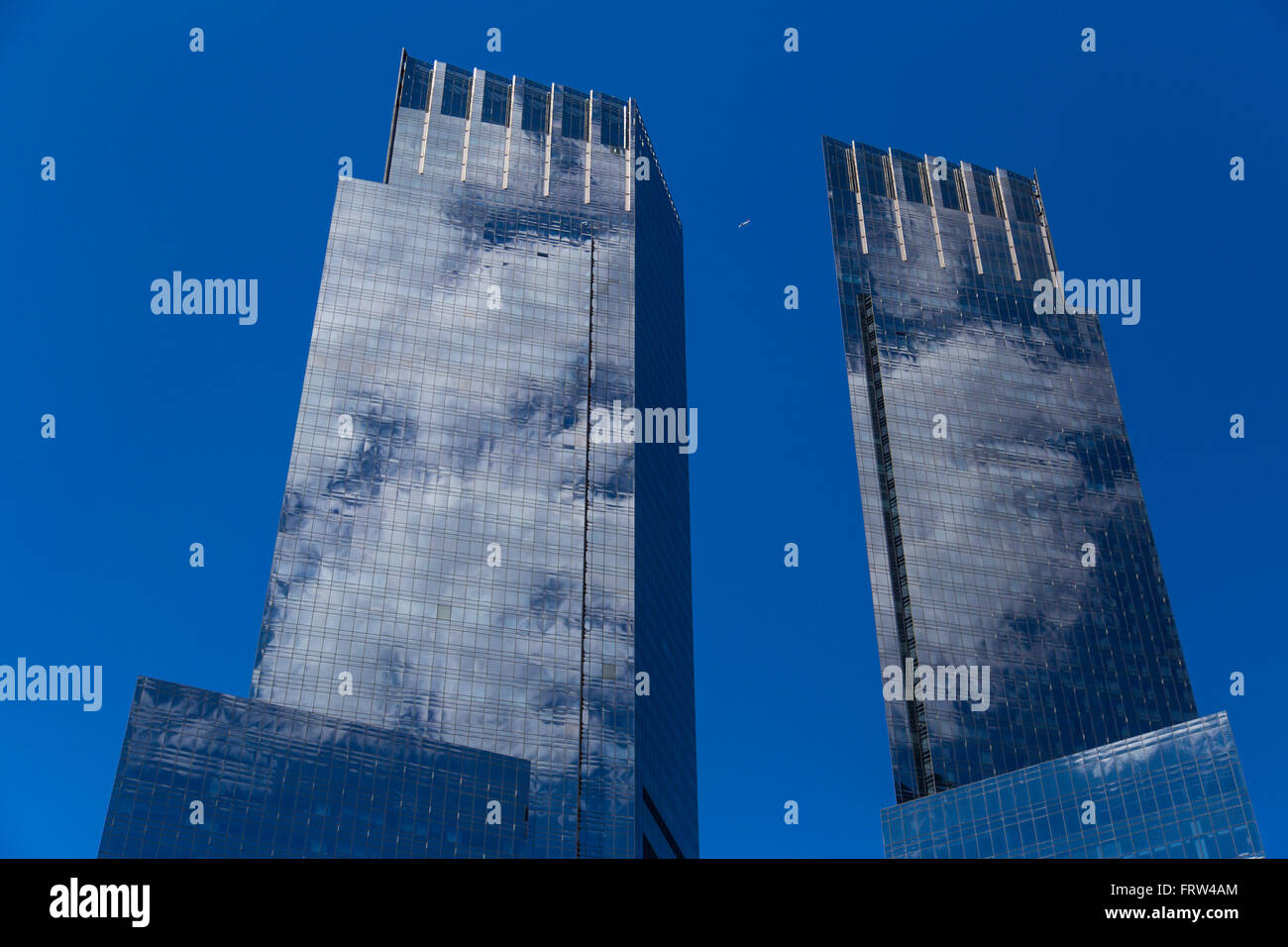 Isolierte Wolkenkratzer in der Nähe von Central Park in Manhattan, New York City, USA Stockfoto