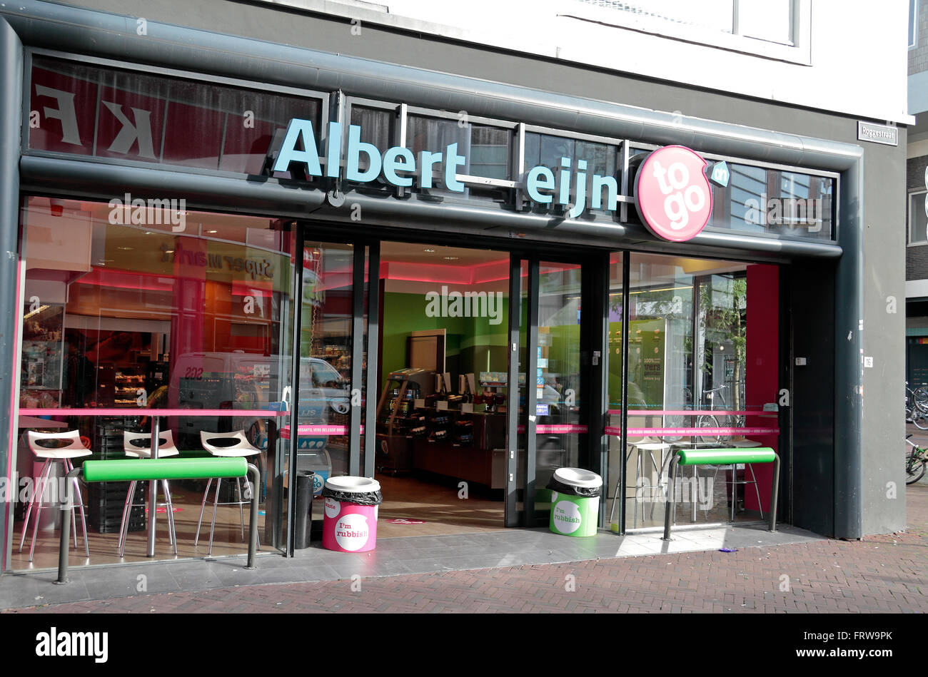 Ein Zweig der Albert Heijin (die Zeichen fehlt der Buchstabe "H" auf Heijin), Go-Shop in Arnheim, Gelderland, Niederlande. Stockfoto