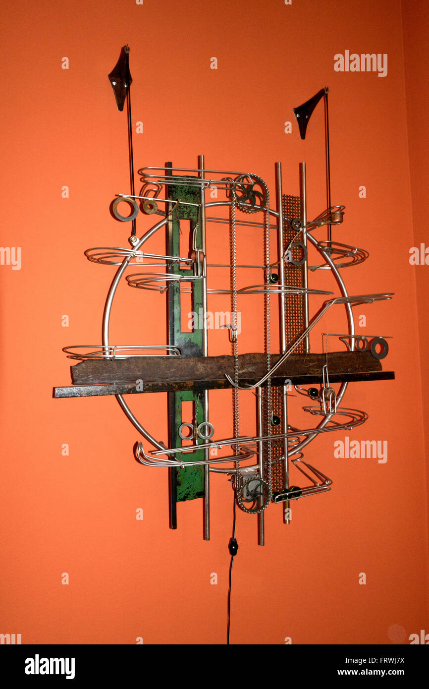Wand-Display eine freie Form künstlerischer Perpetuum wie Maschine. St Paul Minnesota MN USA Stockfoto