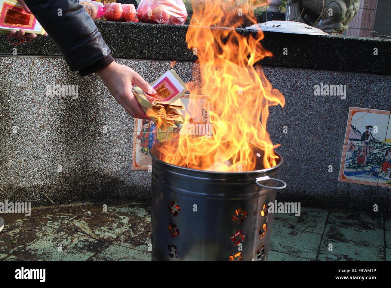 Ahnenkult während Ching Ming Festival ist eine Möglichkeit, dass Chinesen Pietät in Taiwan zeigen Stockfoto