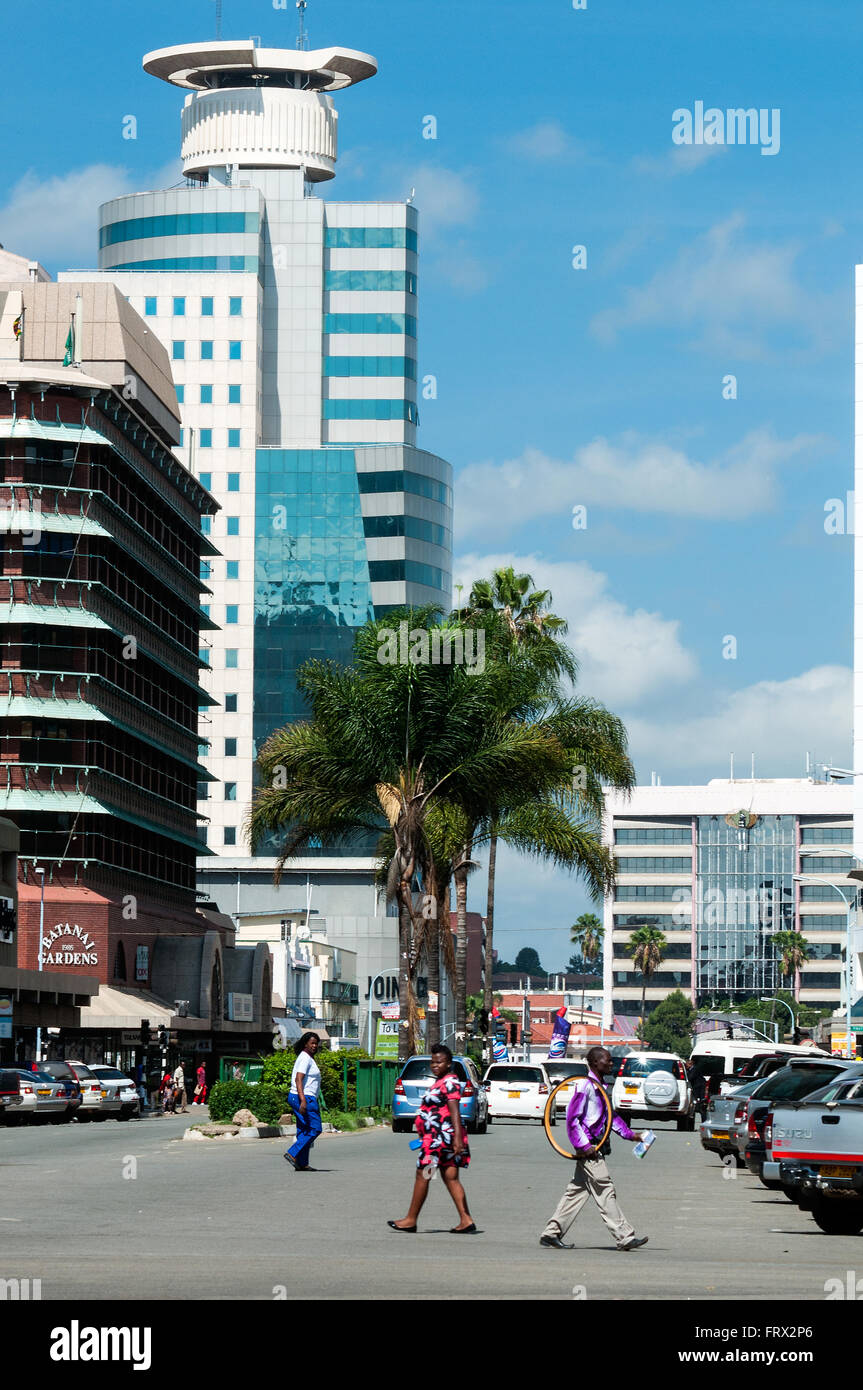 Jason Moyo Avenue nach Osten mit Joina Stadt Gebäude, CBD, Harare, Simbabwe Stockfoto