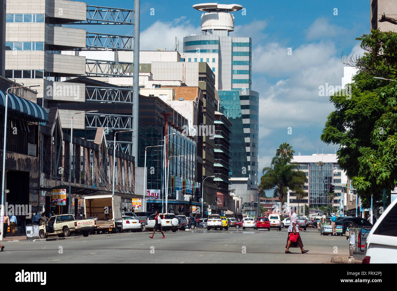Jason Moyo Avenue nach Osten mit Joina Stadt Gebäude, CBD, Harare, Simbabwe Stockfoto