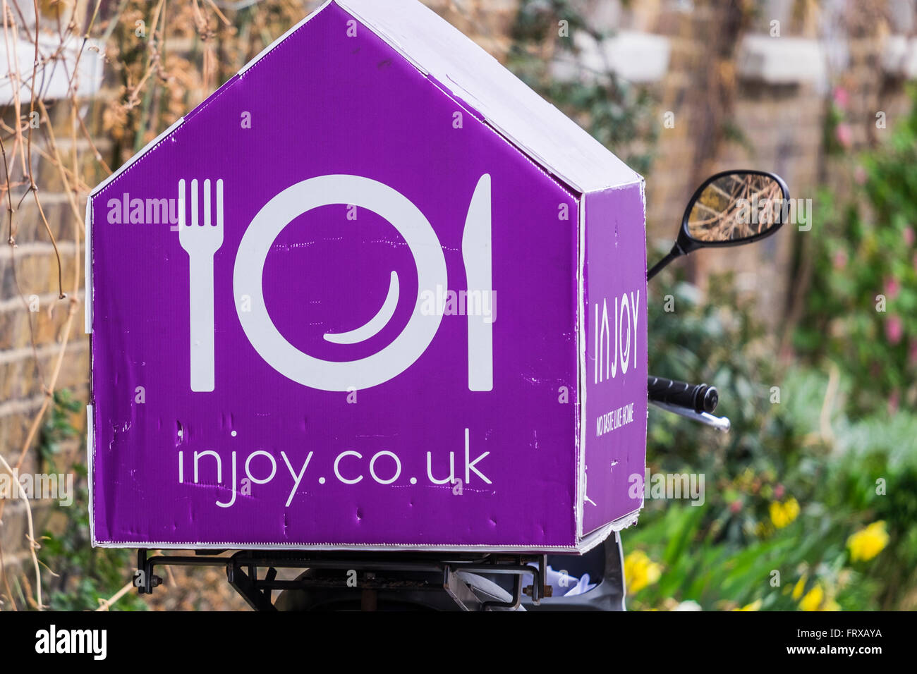 Injoy.Co.UK Lieferung frei Haus-Box, London, England, U.K Stockfoto