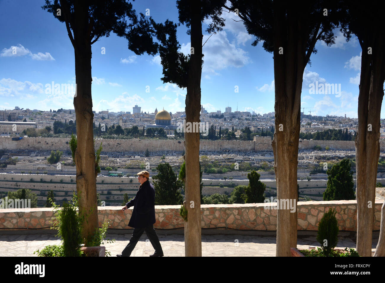 Blick vom Ölberg auf die Altstadt Jerusalems mit Haube des Felsens, Israel Stockfoto