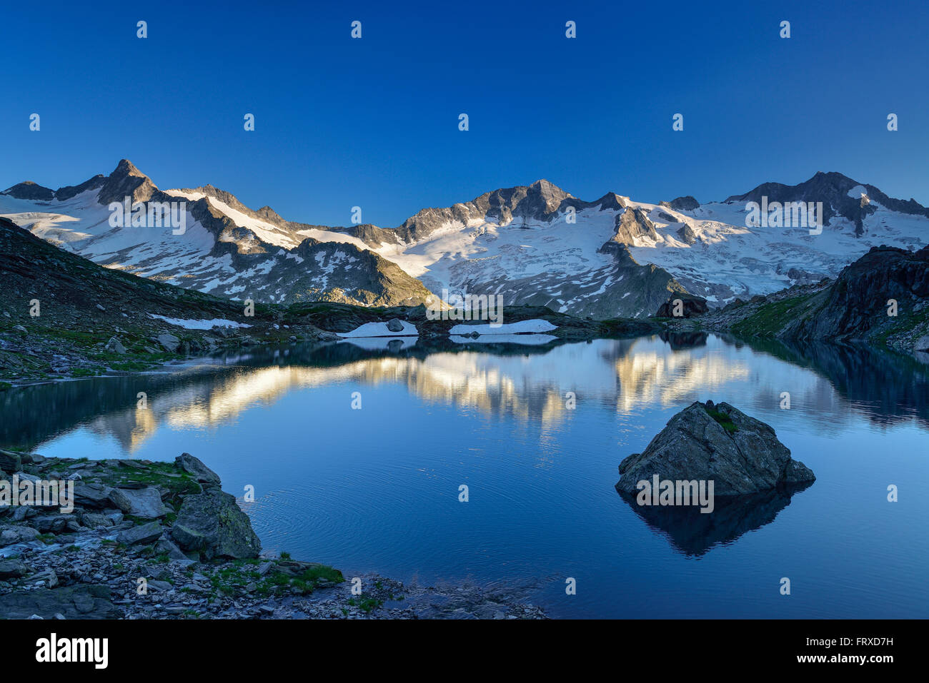 Blick über See Schwarzsee Dritte Hornspitze, Turnerkamp und gröberen Moeseler, Zillertaler Alpen, Tal Zillertal, Tirol, Österreich Stockfoto