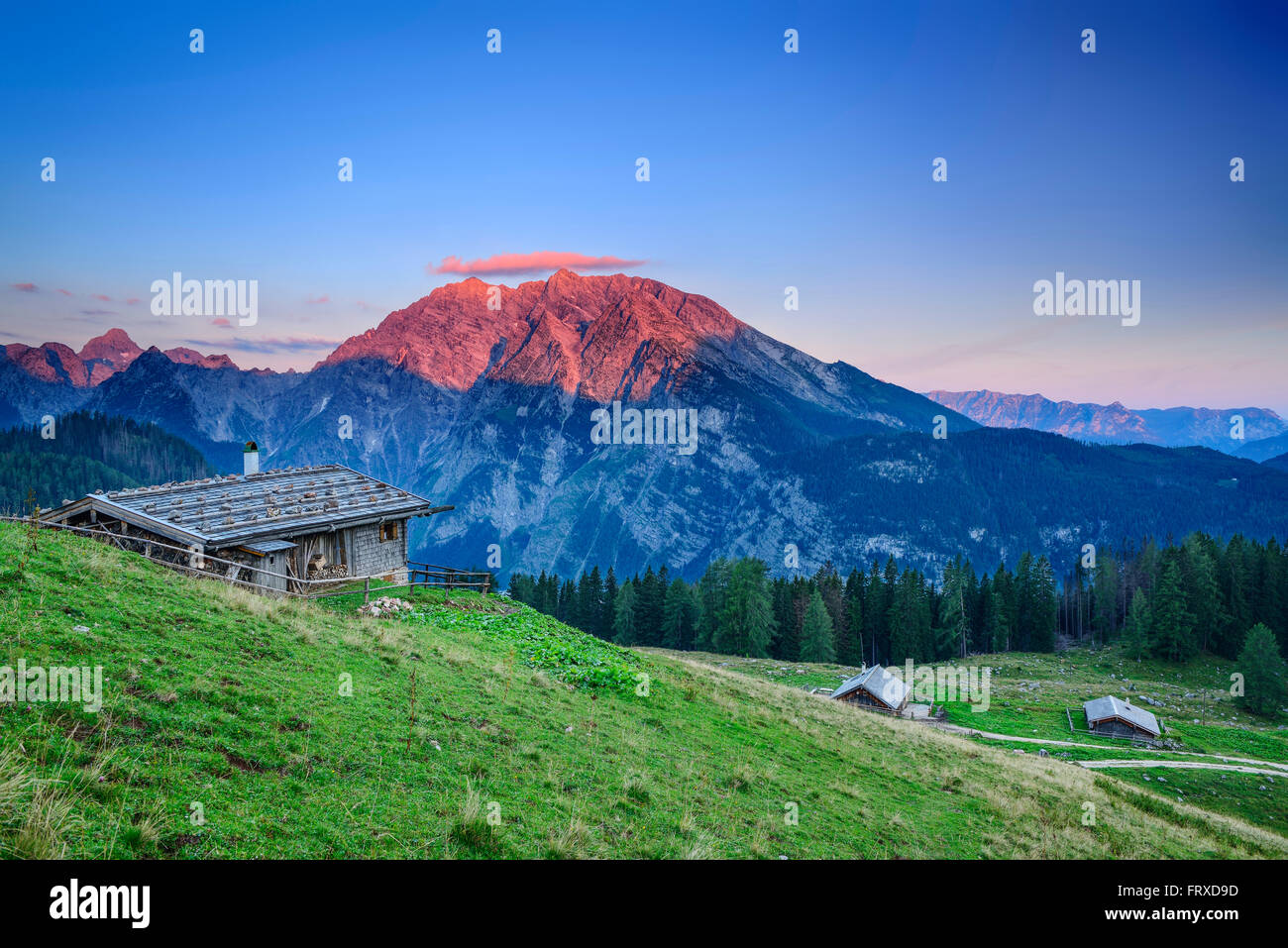 Alphütte vor Hundstod und Watzmann, Jenner, Nationalpark Berchtesgaden, Berchtesgadener Alpen, Upper Bavaria, Bavaria, Germany Stockfoto
