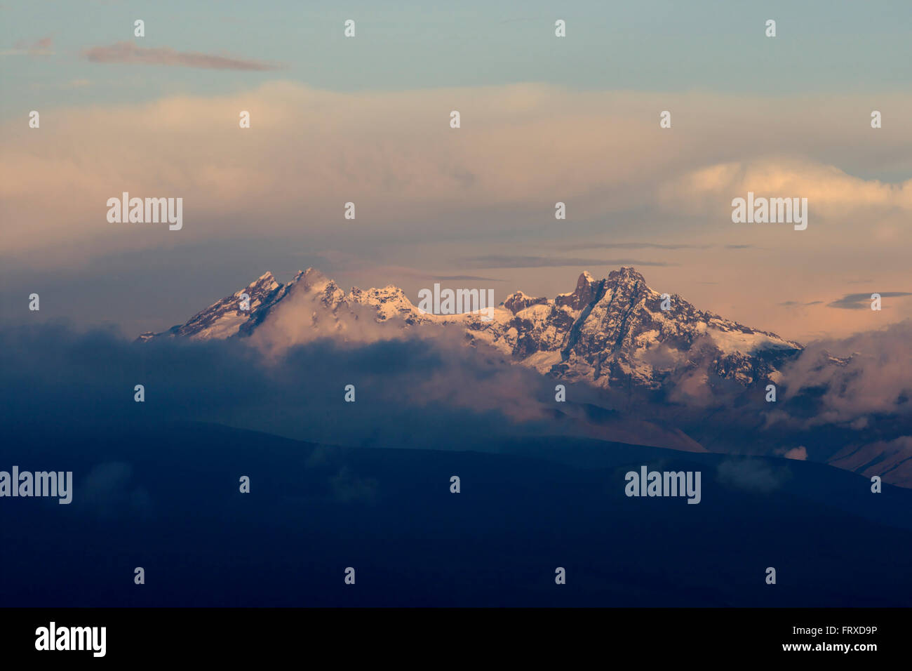 El Altar Vulkan bei Sonnenuntergang gesehen aus Chimborazo Nationalpark in Ecuador Stockfoto