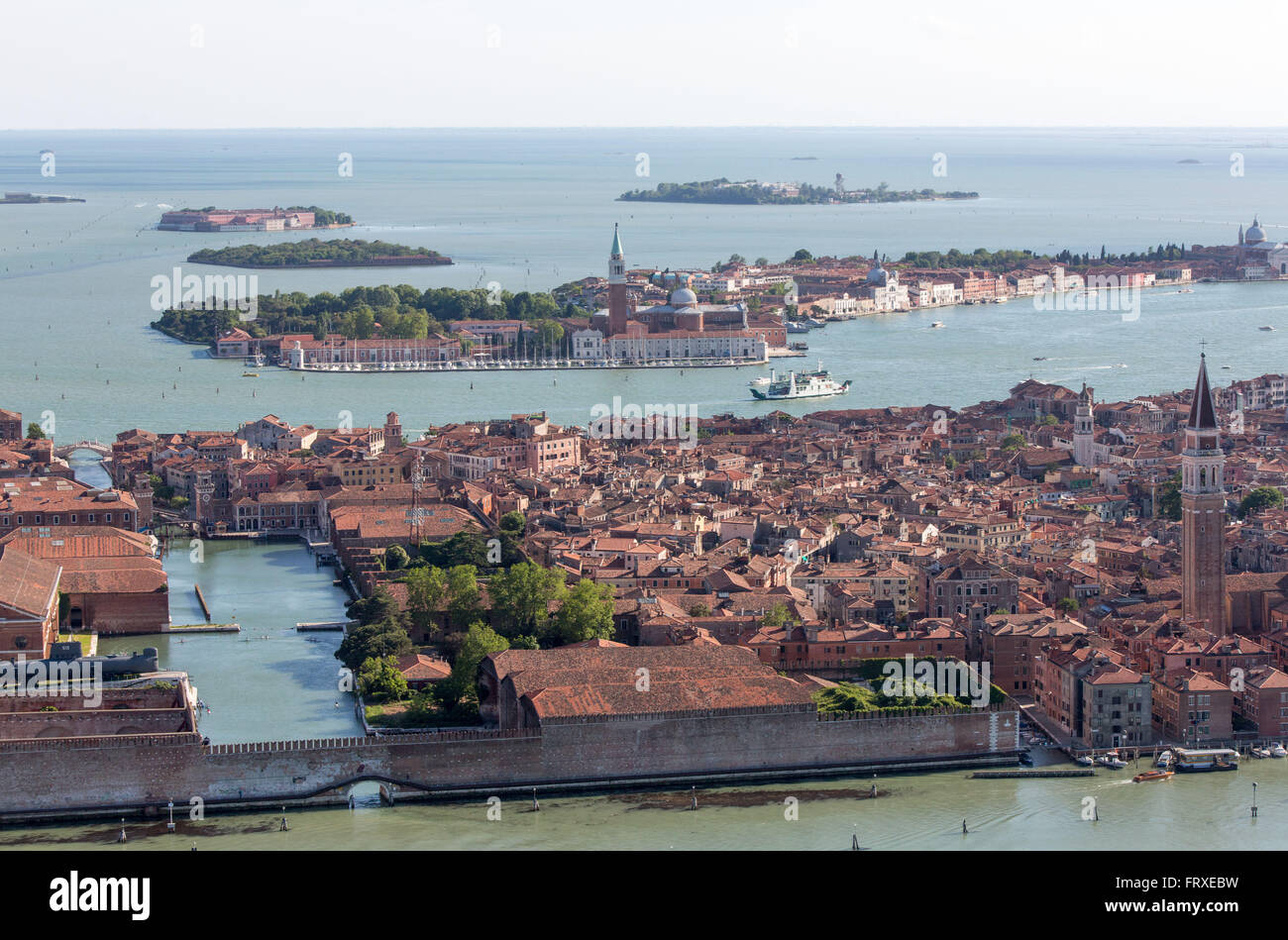 Luftaufnahme des venezianischen Arsenal mit Werften, Waffenkammern und Docks, Marine, Venedig, Veneto, Italien Stockfoto