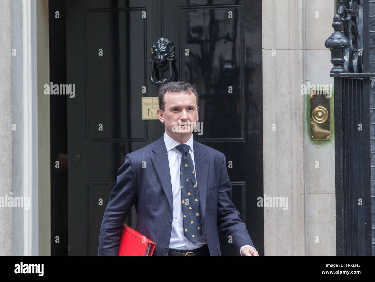 Neuer Staatssekretär für Wales, Alun Cairns in der Downing Street für eine Kabinettssitzung nach seiner neuen Termin Stockfoto