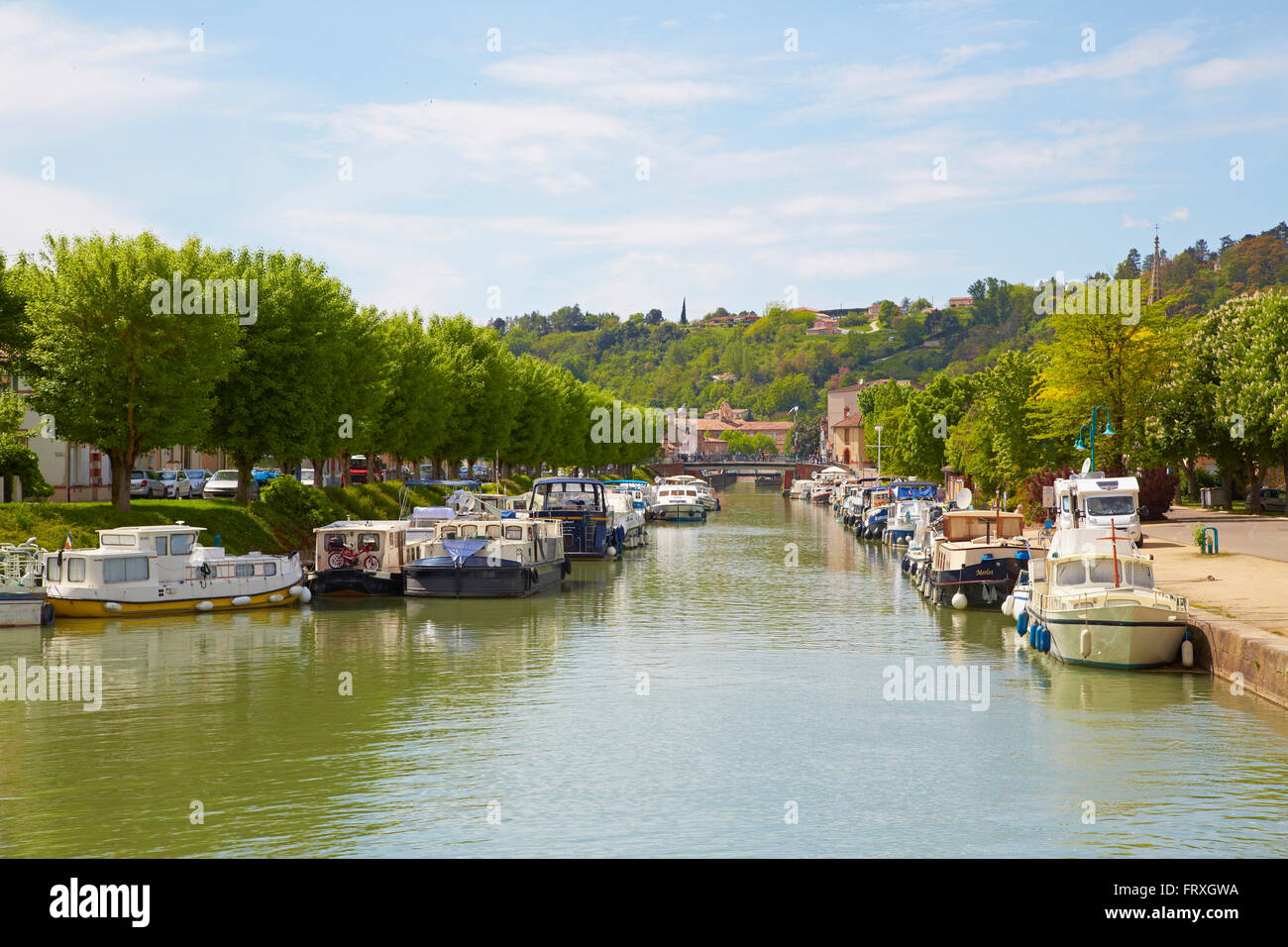 Hausboote auf Canal de Garonne, Moissac, Abt. Tarn-et-Garonne, Region Aquitaine, Frankreich, Europa Stockfoto