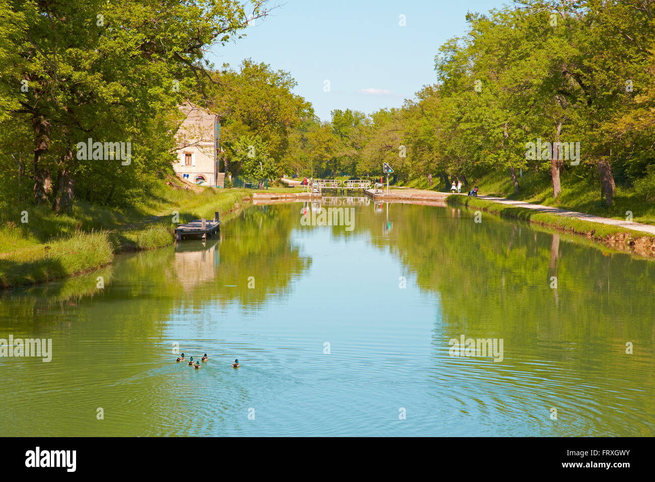 Sperren Sie auf dem Canal de Montech, Hausboot, Abt. Tarn-et-Garonne, Region Aquitaine, Frankreich, Europa Stockfoto