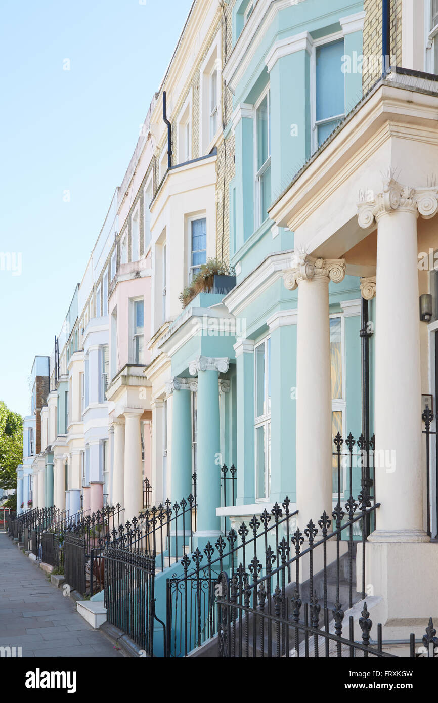 Pastellfarben Luxus Häuser Fassaden in London Stockfoto