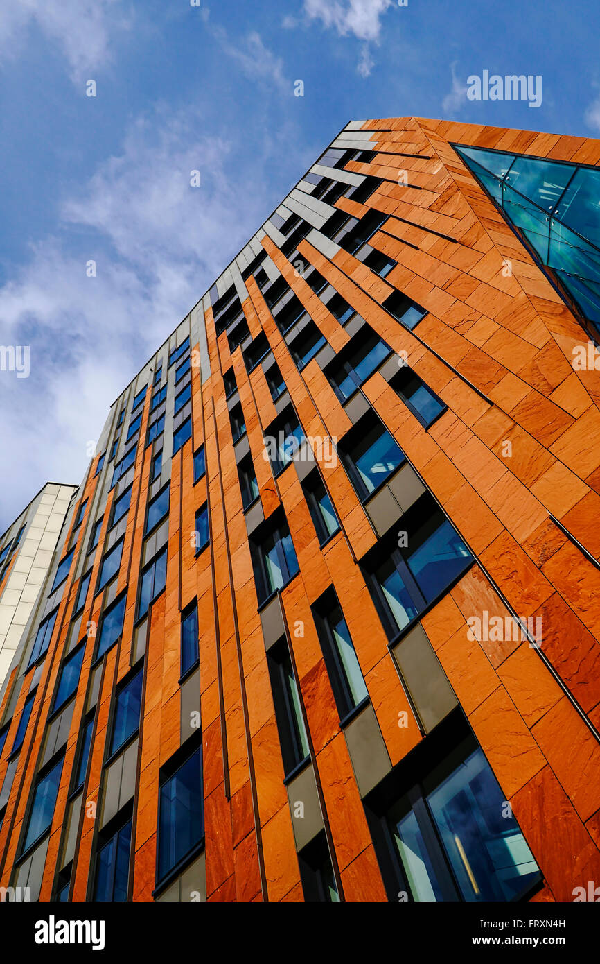 Deutschland, Hamburg, Fassade eines modernen Bürogebäudes am Hafencity Stockfoto