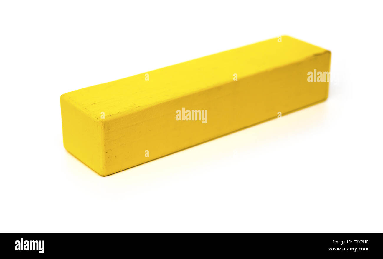 Stück gelb Holzspielzeug Block auf weißem Hintergrund Stockfoto