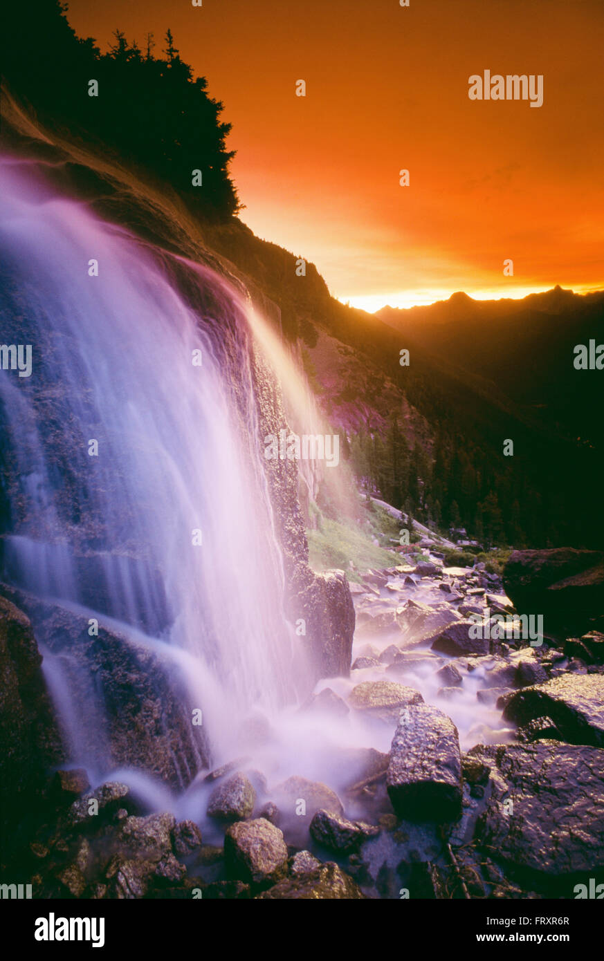 Wasserfall bei Sonnenuntergang, Bugaboo Provincial Park, Britisch-Kolumbien, Kanada Stockfoto