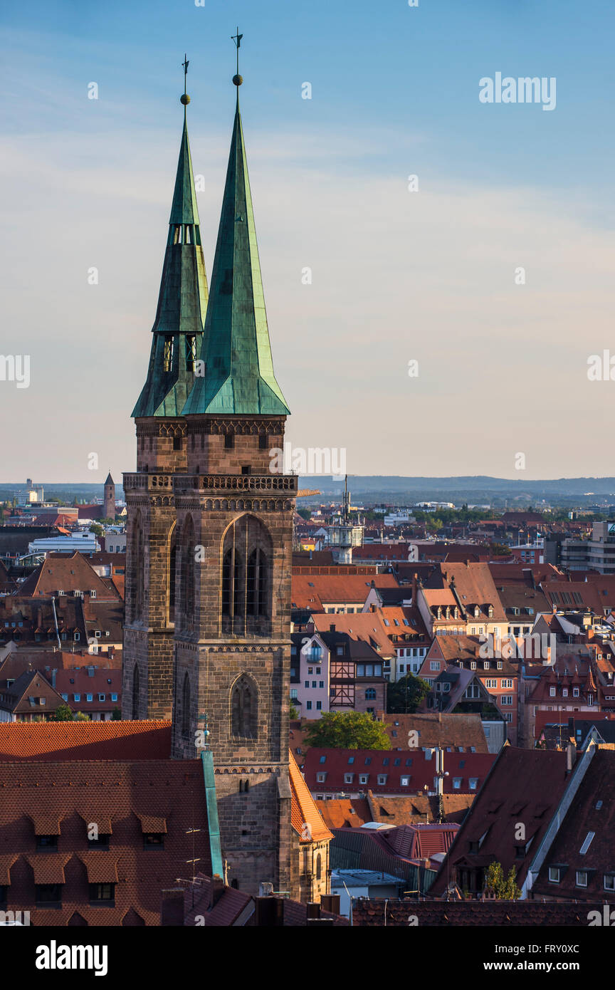 Blick über das mittelalterliche Stadtzentrum mit Kirche St. Sebaldus, Nürnberg, Franken, Bayern, Deutschland Stockfoto