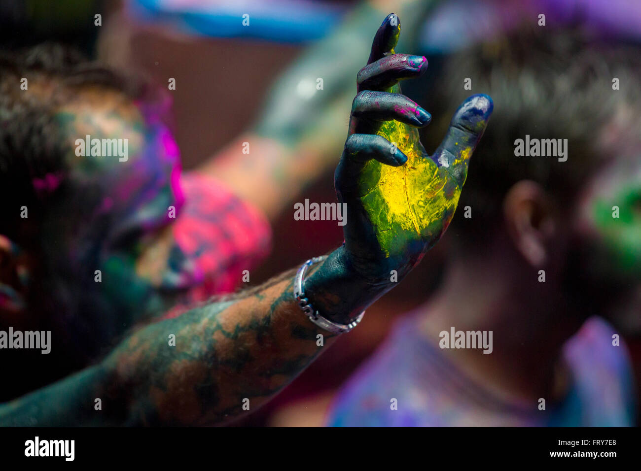 Dhaka, Bangladesch. 24. März 2016. Ein freudiger Moment der Holi (das Festival der Farben) in shakhari Bazar, Dhaka, Bangladesch. Credit: jahangir Alam/alamy leben Nachrichten Stockfoto
