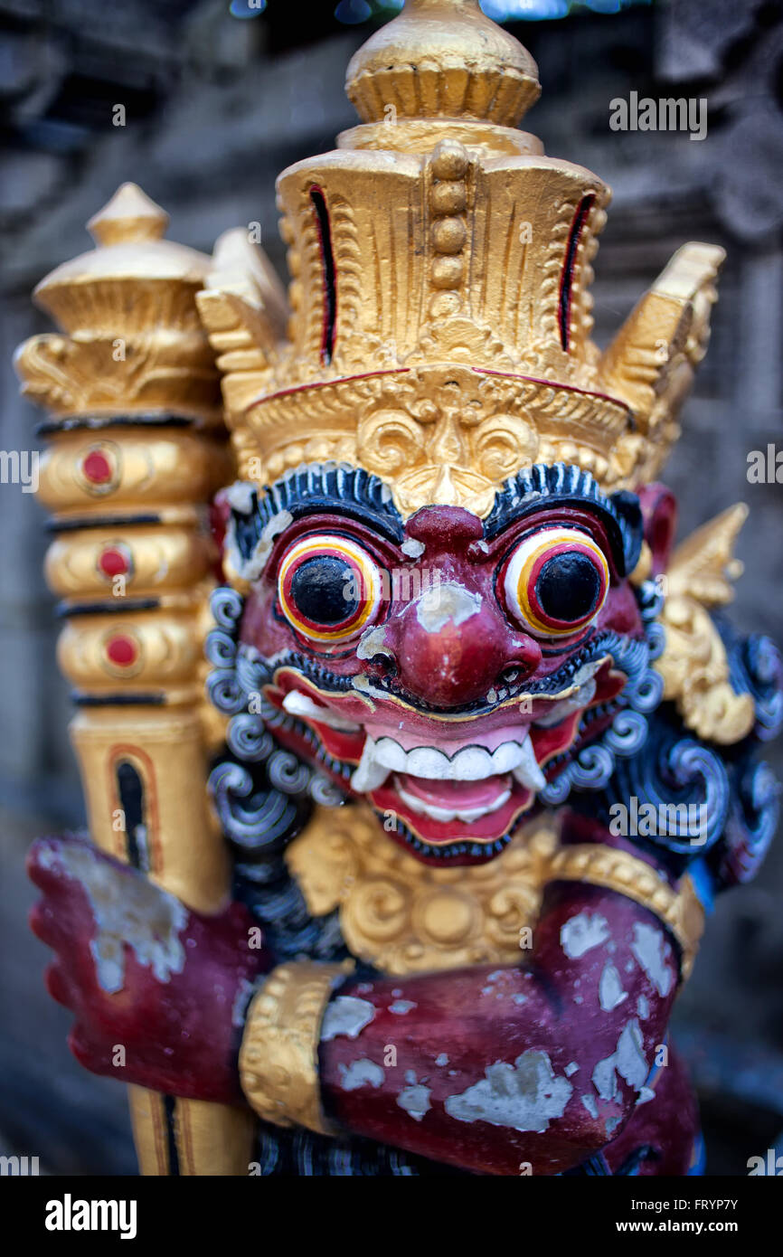 Balinesische Hindu Statuen in auf der Straße Ubud Palast, Bali Stockfoto