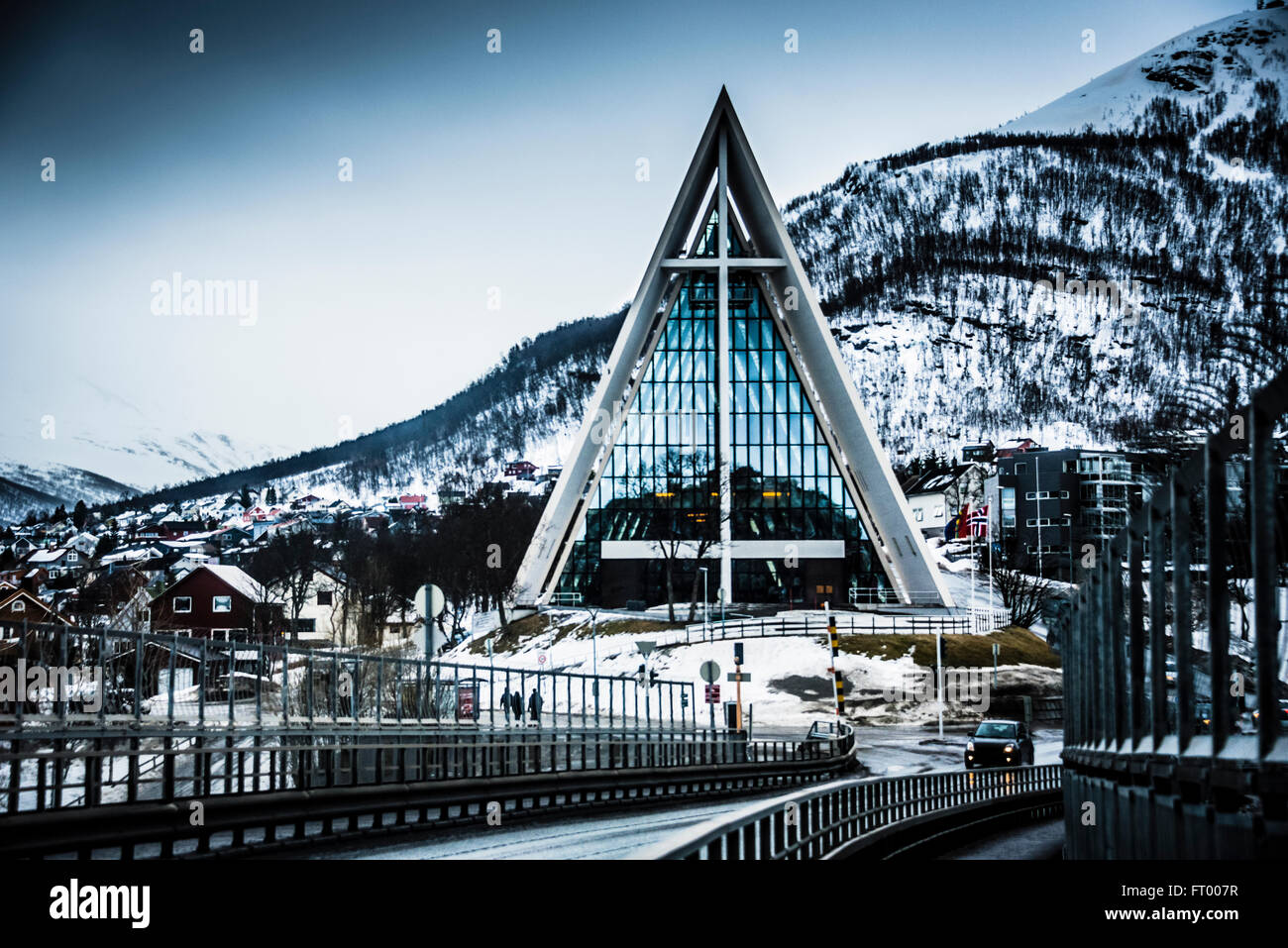 Blick auf die arktische Kathedrale, Tromsø, Norwegen. Stockfoto