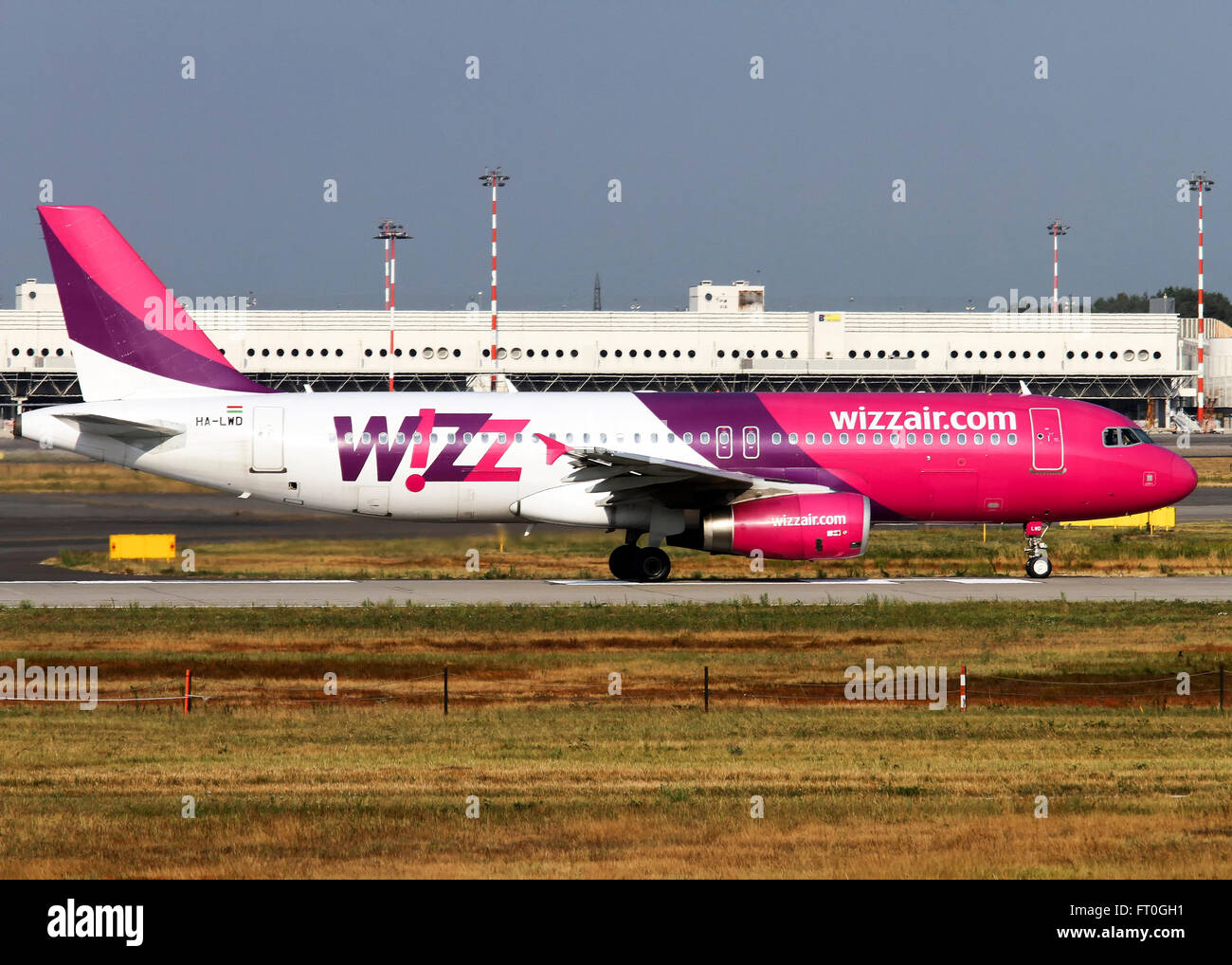 HA-LWD Wizz Air Airbus A320-232 in Mailand - Malpensa Stockfoto