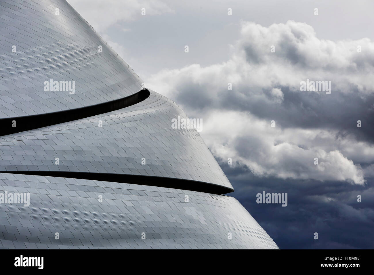 Detail aus Aluminium verkleidet Außenfläche. Oper Harbin, Harbin, China. Architekt: Müller Architekten, 2015. Stockfoto
