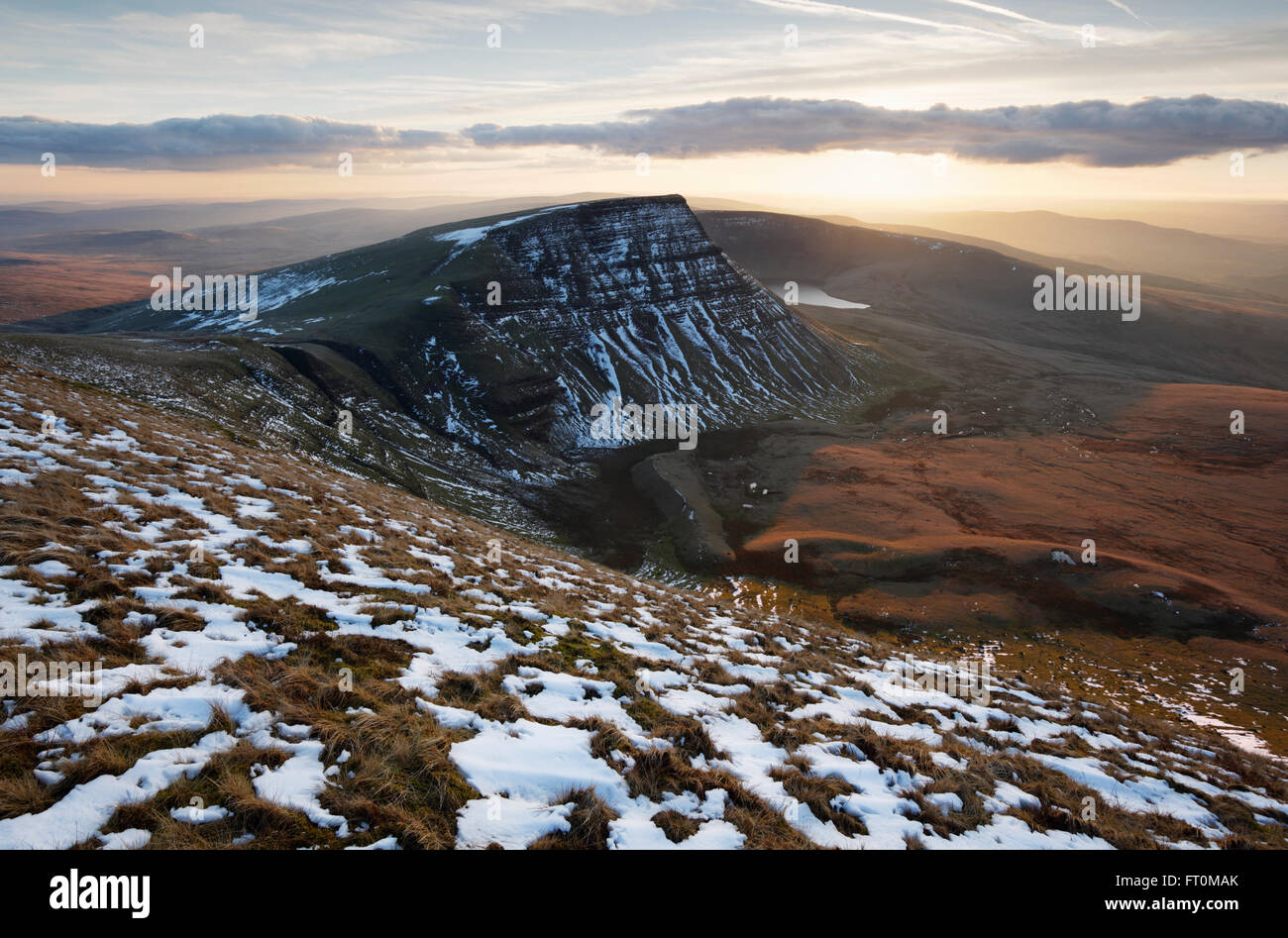 Sonnenuntergang über der Black Mountain. Brecon Beacons National Park. Carmarthenshire. Wales. VEREINIGTES KÖNIGREICH. Stockfoto
