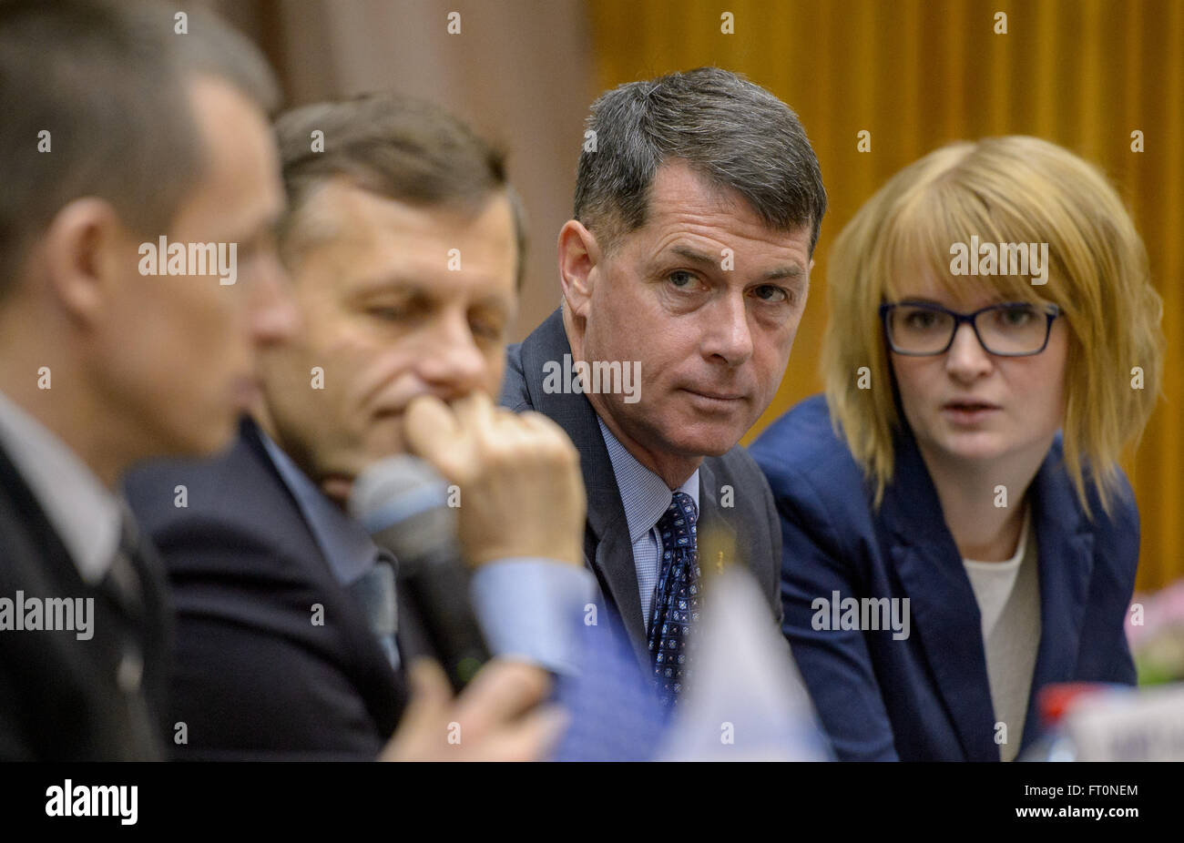 Expedition 47-NASA-Astronaut Shane Kimbrough wird im Rahmen einer Pressekonferenz der Besatzung an der Gagarin Kosmonauten Training Center (GCTC), Freitag, 26. Februar 2016, In Star City, Russland gesehen. Bildnachweis: (NASA/Bill Ingalls) Stockfoto