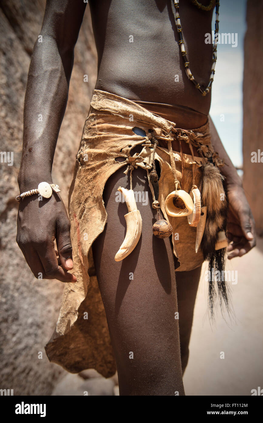 Detail der traditionellen Schmuck des Damara-Volkes, Twyfelfontein, Damaraland, Namibia, Afrika, UNESCO-Weltkulturerbe Stockfoto