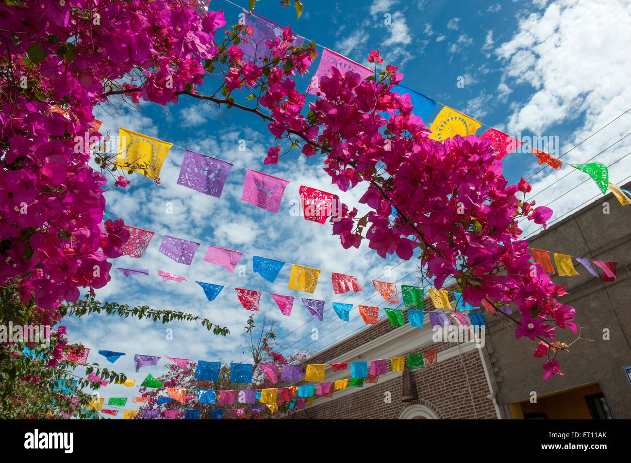 Ausserhalb bunte Fahnen in Todos Santos, Baja California Sur, Mexiko Stockfoto