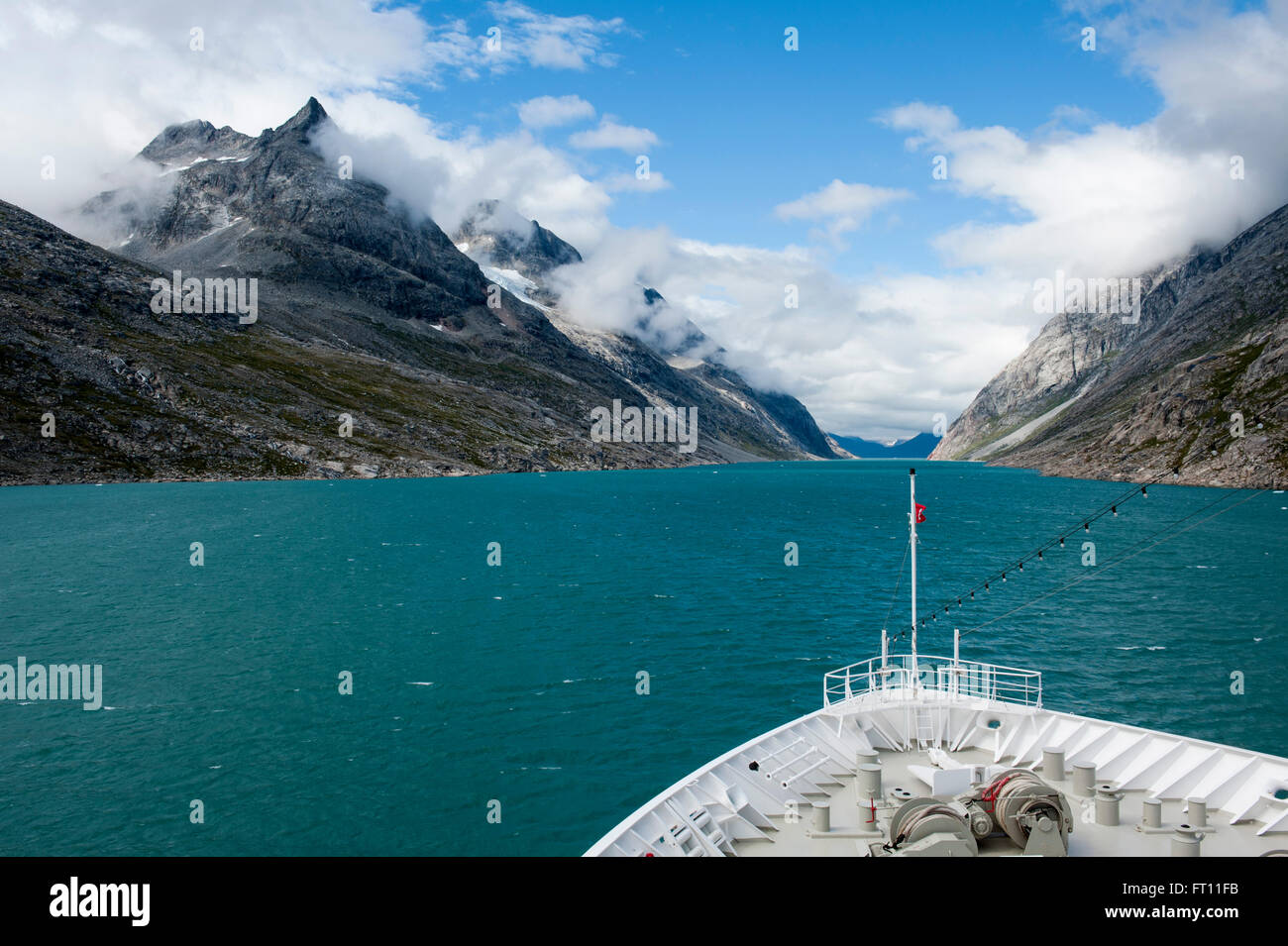 Bogen von einer Kreuzfahrt Schiff, Prinz Christian Sund, Kitaa, Grönland Stockfoto
