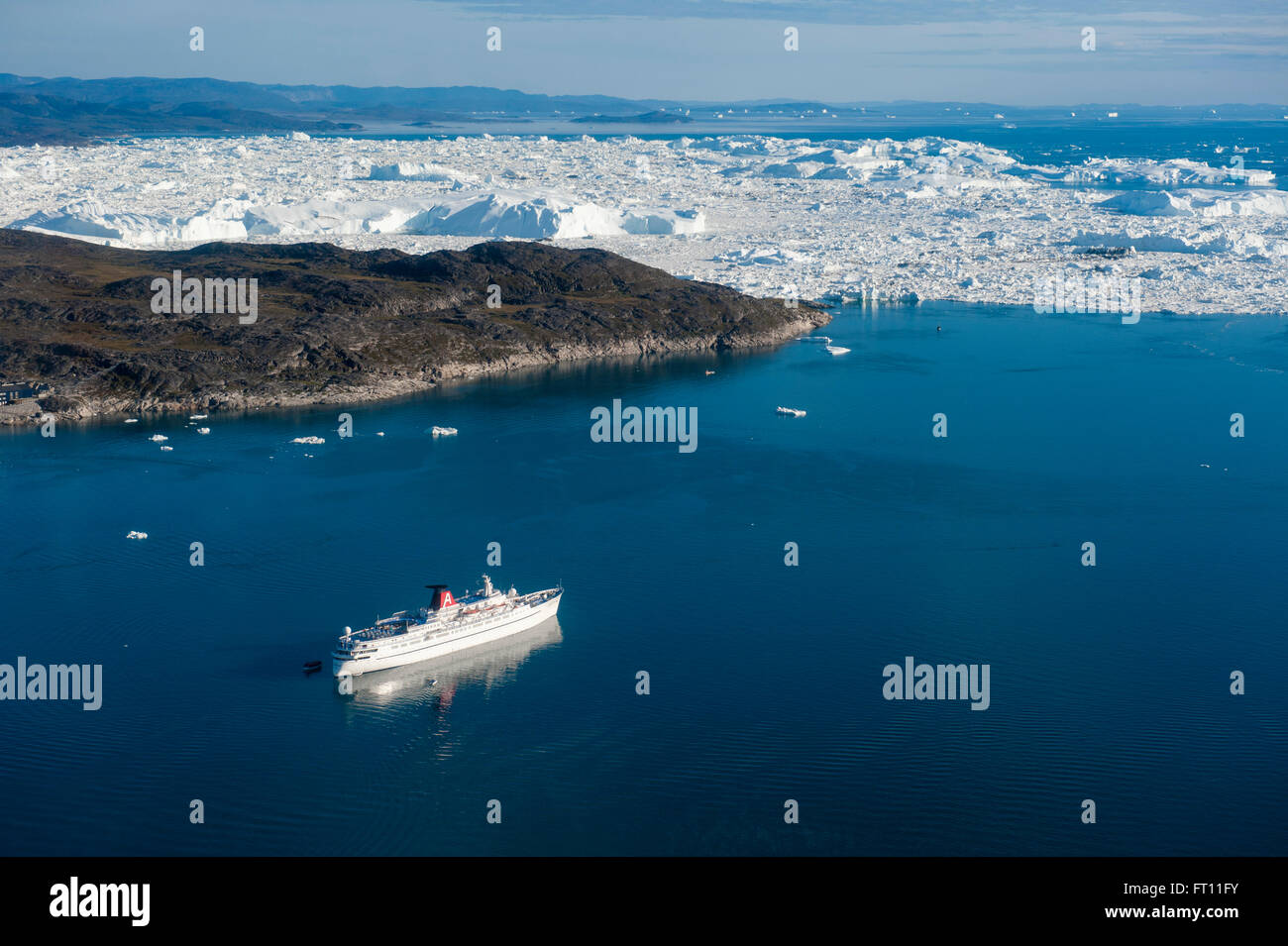 Kreuzfahrtschiff, Ilulissat Kangerlua Eisfjord, Qaasuitsup, Ilulissat, Grönland Stockfoto