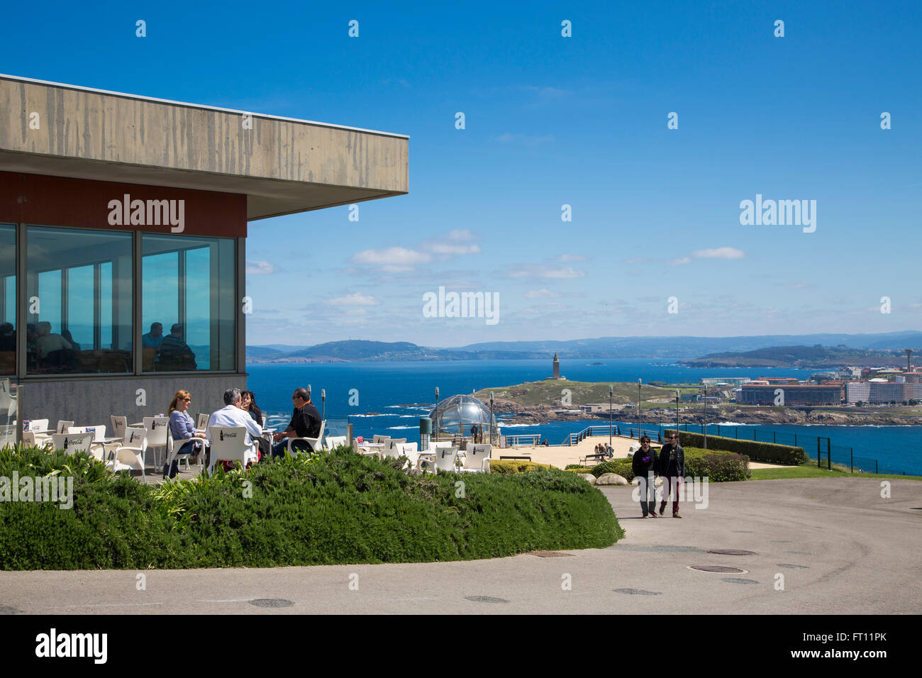 Menschen in einem Restaurant am Monte de San Pedro St. Peter Berg, La Coruña La Coruna, Galicien, Spanien Stockfoto