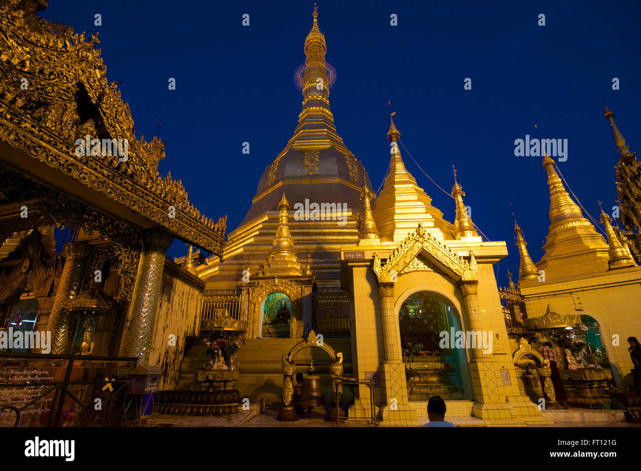 Sule-Pagode in der Mitte von Yangon, Rangun, Hauptstadt von Myanmar, Burma Stockfoto