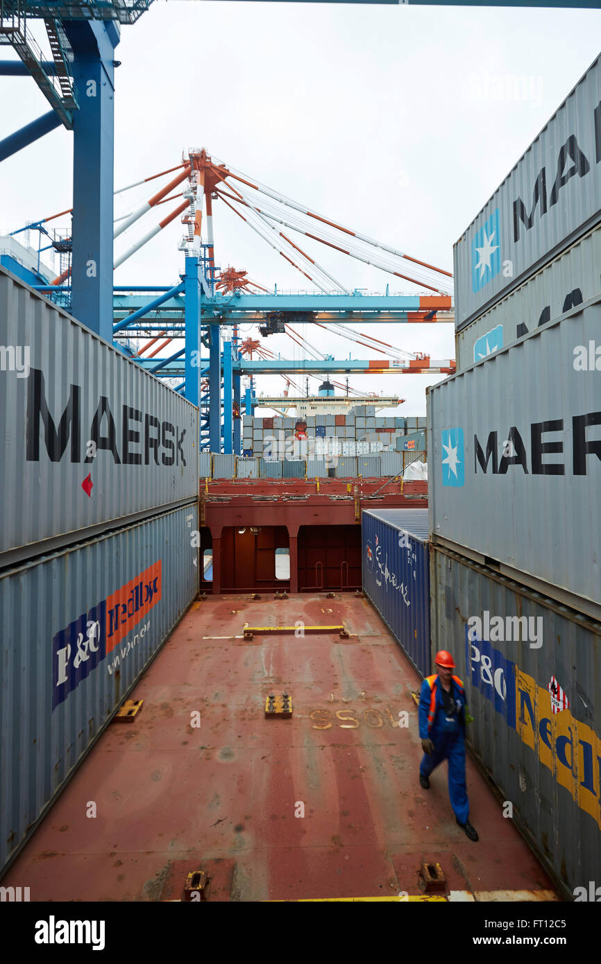 Containerschiff im Hafen, Bremerhaven, Bremen, Deutschland Stockfoto