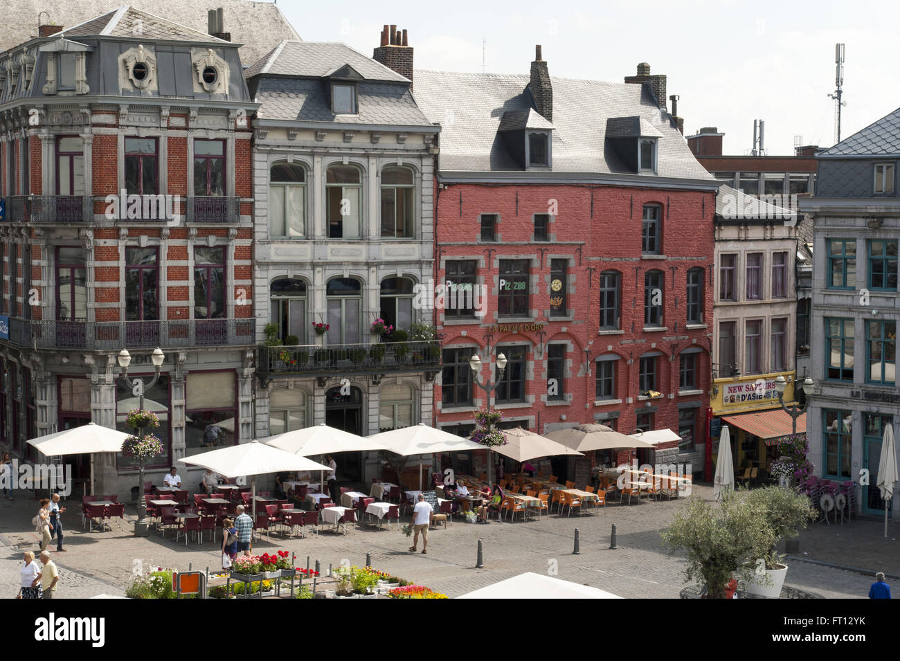 Lebendige Grand Place Platz, Mons, Hennegau, Wallonien, Belgien, Europa Stockfoto