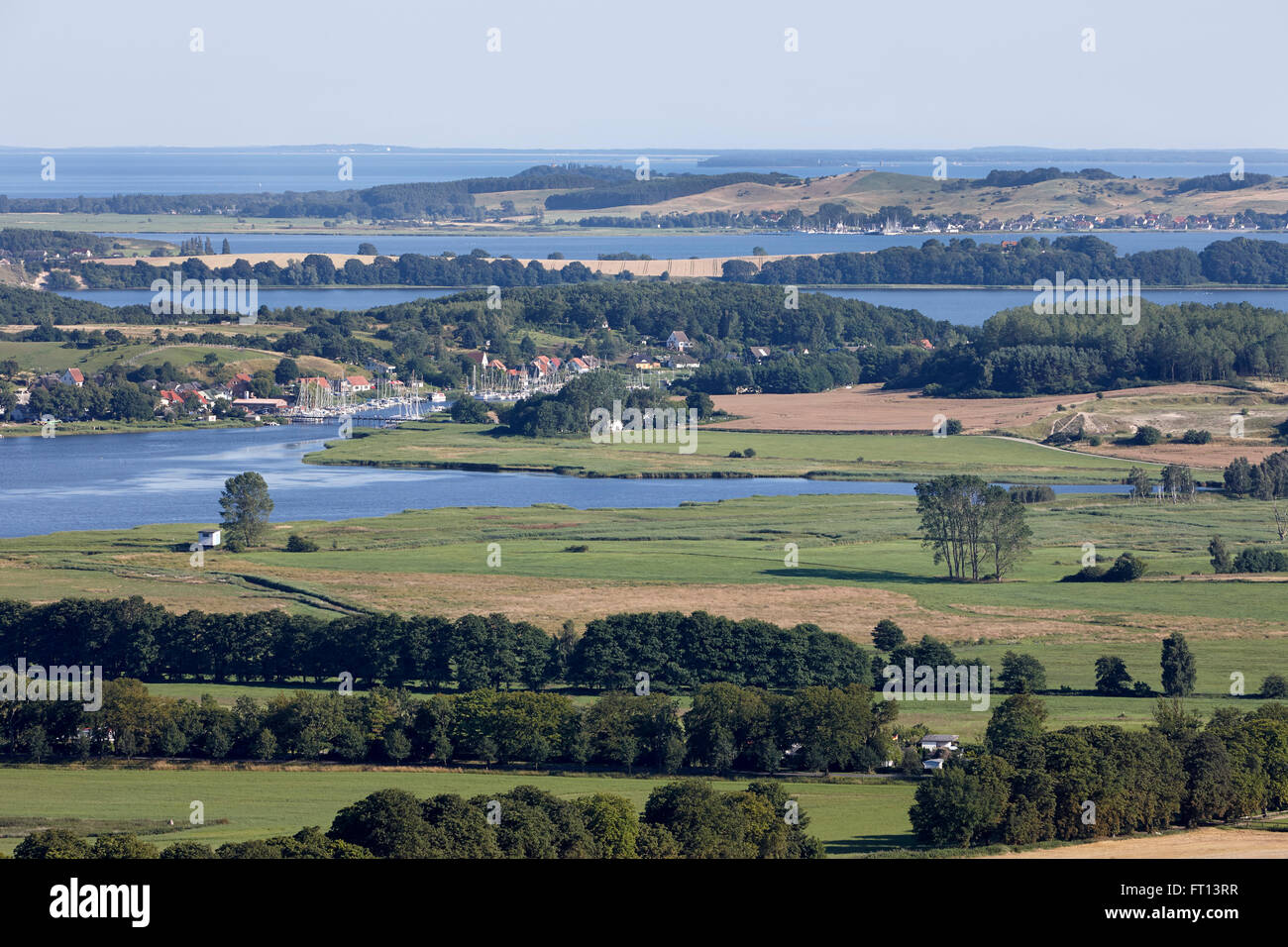 Blick vom Jagdschloss Granitz über Biosphärenreservat Südost Rügen, Greifswalder Bodden im Hintergrund, Insel Rügen, Mecklenburg-Western Pomerania, Deutschland Stockfoto