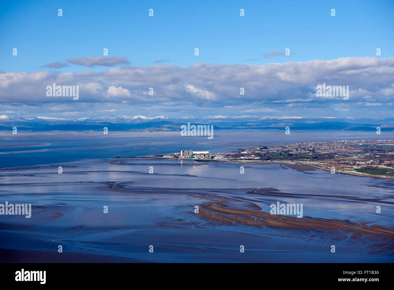 Kernkraftwerk Heysham, mit Morecambe Bay und den Lake District hinter NW England, UK Stockfoto