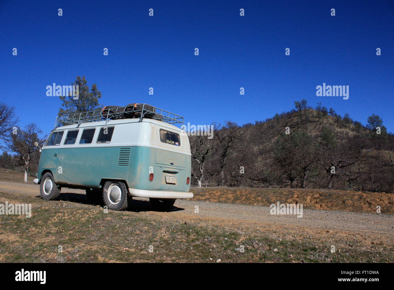 USA-Road-Trip in einem Oldtimer VW campervan Stockfoto