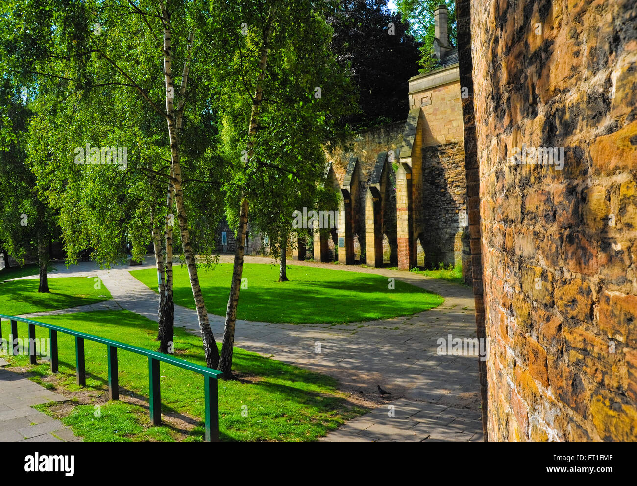 Nottingham-Burgmauer und Bäume Stockfoto