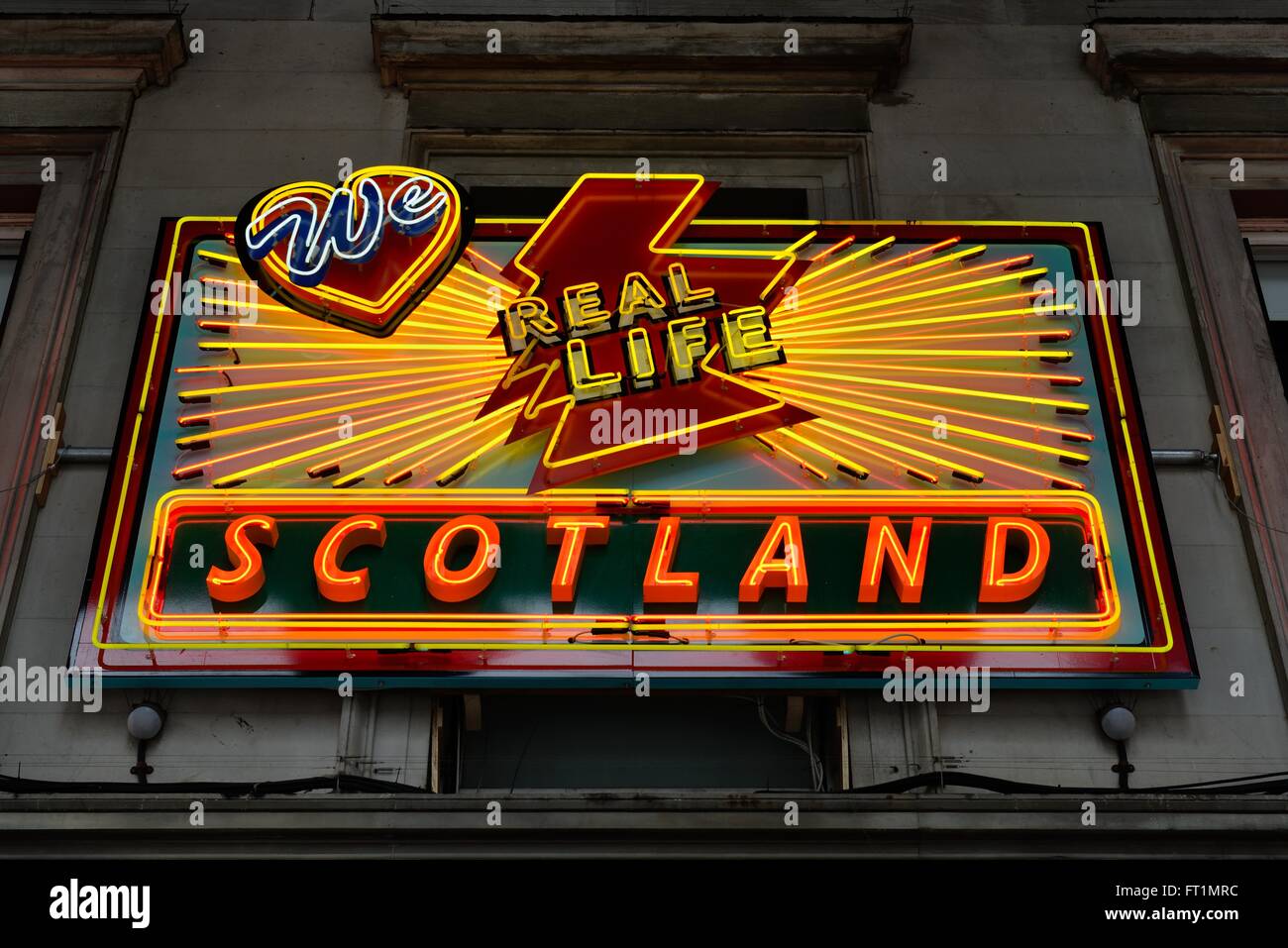 Wir lieben das wirkliche Leben Schottland Neon Licht auf die Galerie für Moderne Kunst in Glasgow in Schottland, Großbritannien Stockfoto