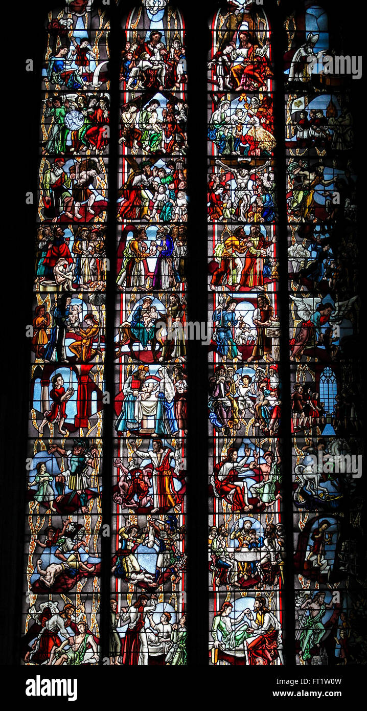 Szenen im Leben von Jesus Christus, Kirchenfenster im Kölner Dom. Stockfoto