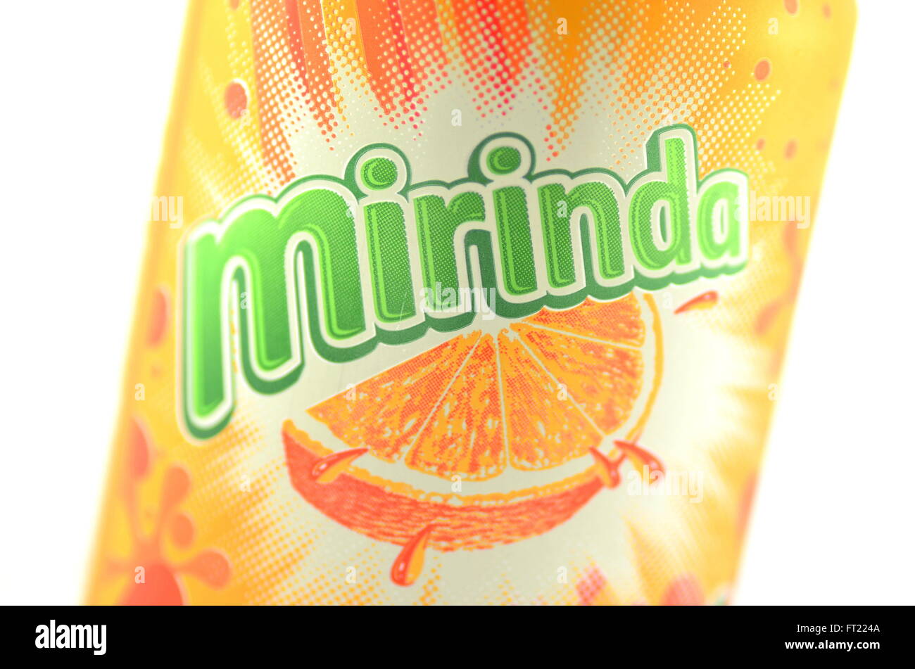 Mirinda Getrank In Der Dose Auf Dem Eis Isoliert Auf Weissem Hintergrund Stockfotografie Alamy