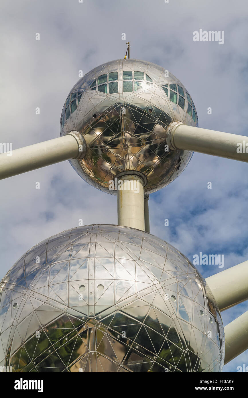 Brüssel, Belgien - August 2013: Das Atomium während des Tages. Das Atomium ist ein Gebäude in Brüssel, die ursprünglich gebaut für Ex Stockfoto