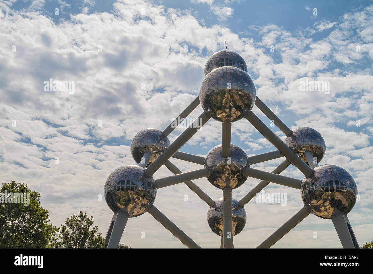 Brüssel, Belgien - August 2013: Das Atomium während des Tages. Das Atomium ist ein Gebäude in Brüssel, die ursprünglich gebaut Stockfoto