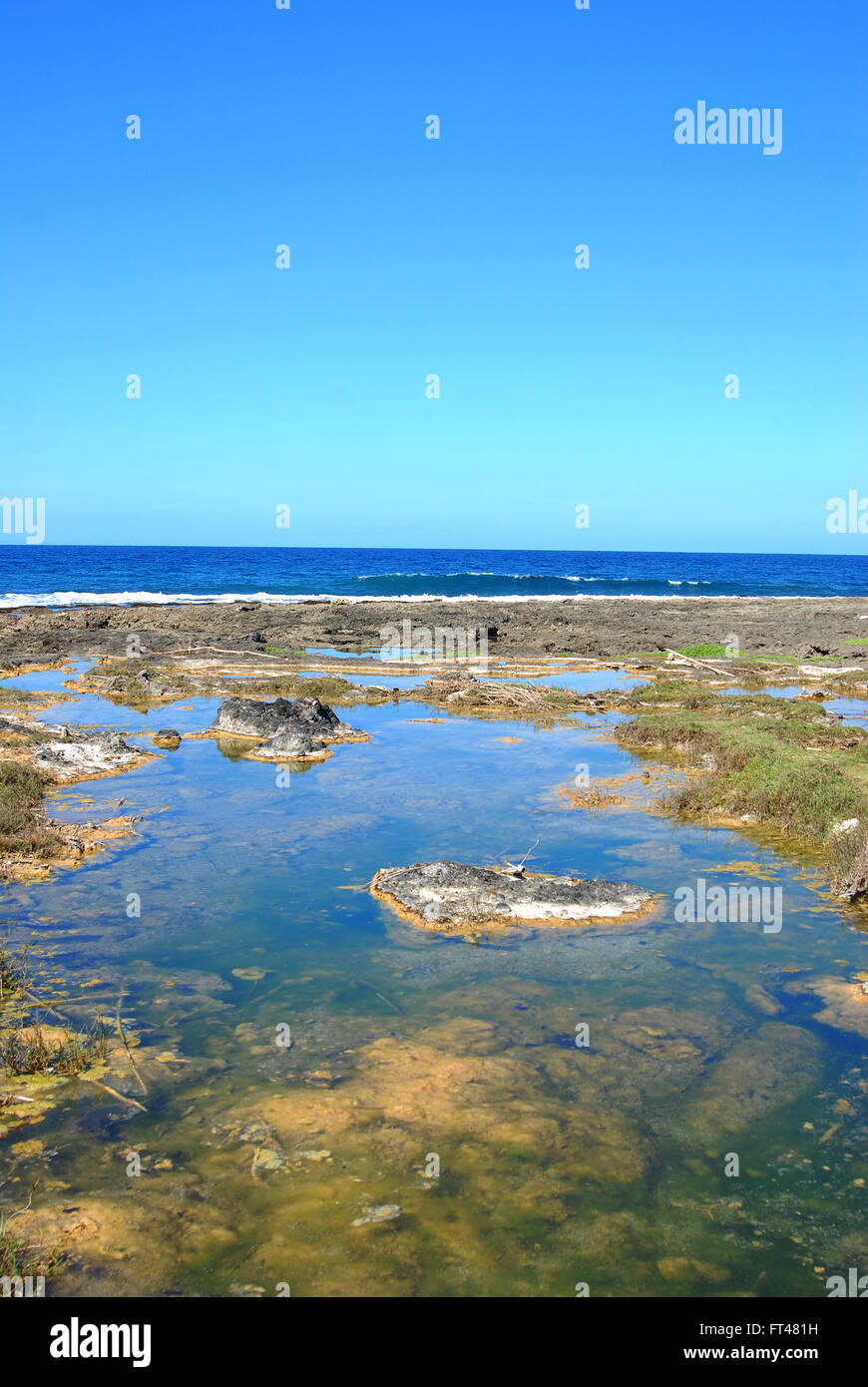 Meerseite des Kapurpurawan, Ilocos Norte, Philippinen Stockfoto