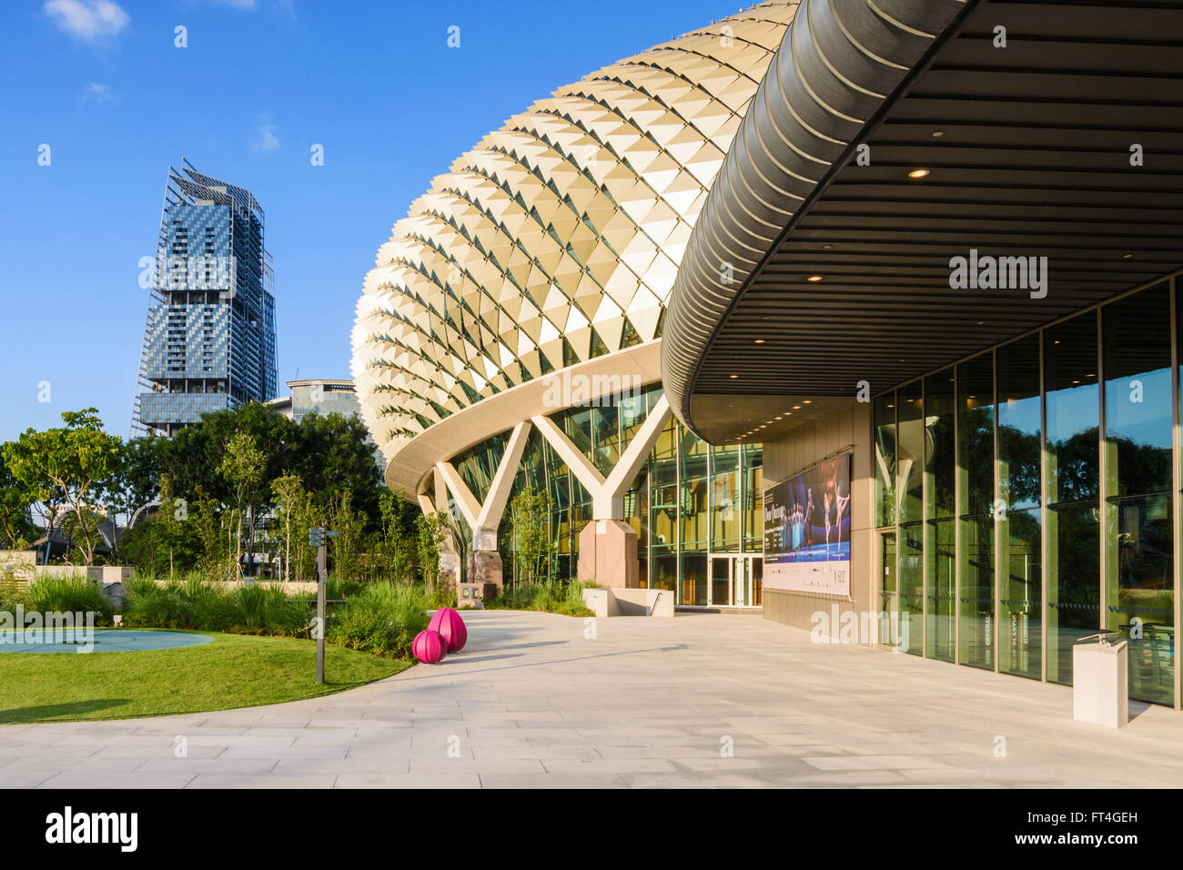 Der Vorplatz Garten des Esplanade - Theatres on the Bay, Singapur Stockfoto