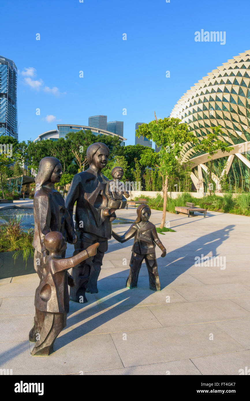 Glückliche Familie fünf öffentlichen Kunstwerk von Chua Boon Kee im Vorplatz Garten des Esplanade - Theatres on the Bay, Singapur Stockfoto